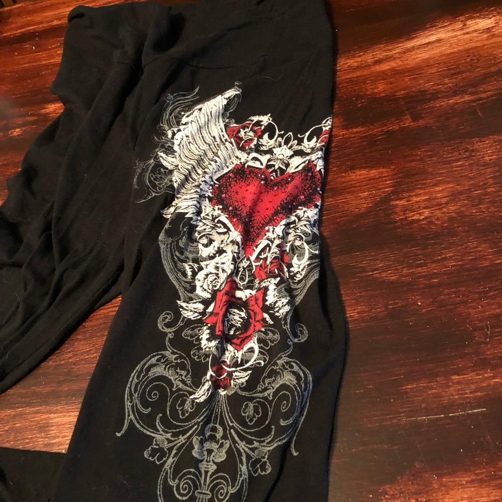 Yoga pants heart & wing detail with rhinestones